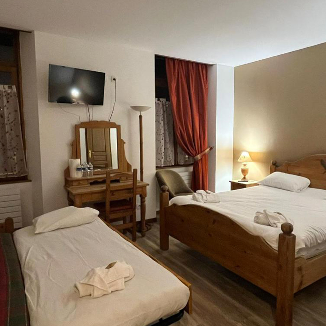 Chambre triple - Hotel Albert 1er à Albertville en Savoie